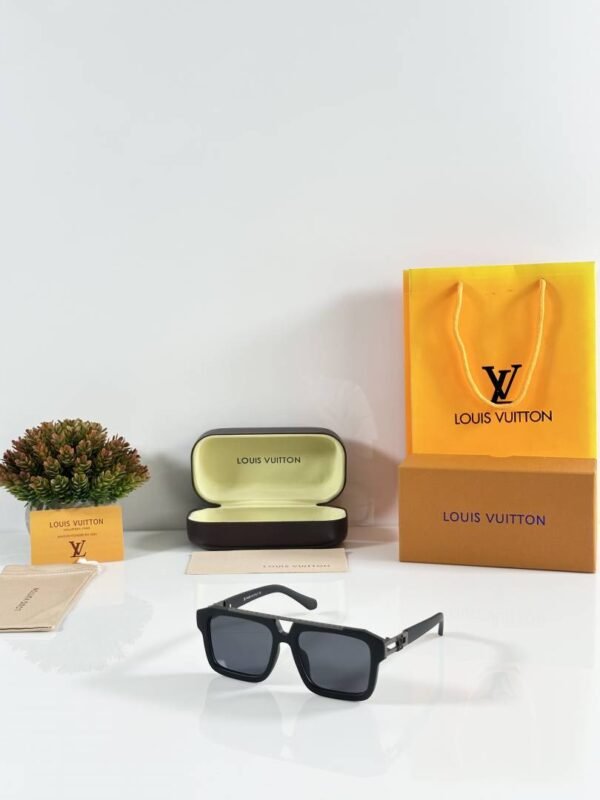 First Copy Louis Vuitton 121 Matt Black Sunglasses
