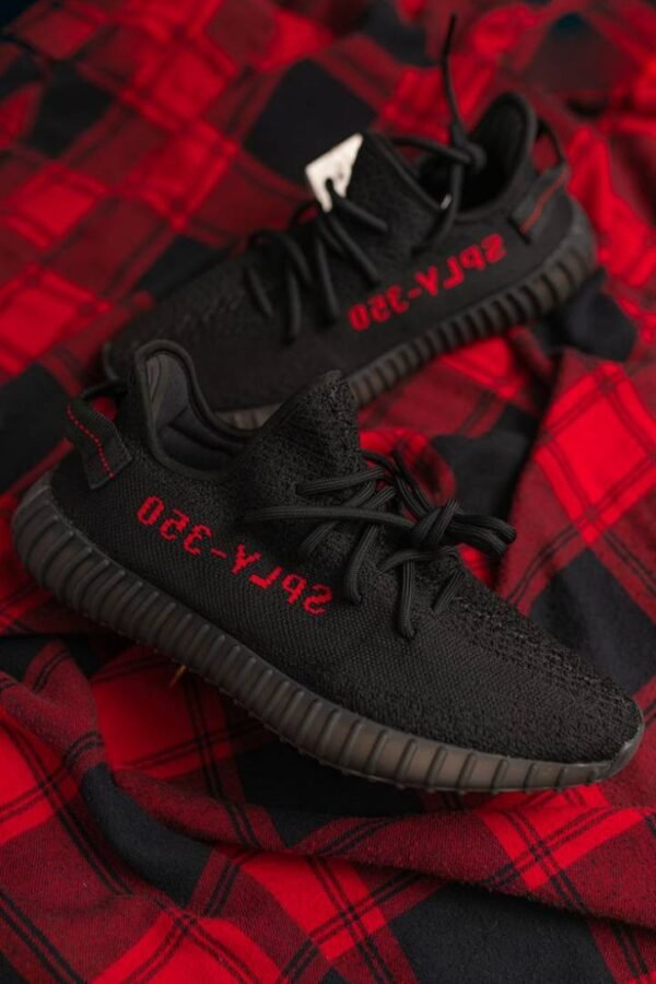 First Copy Adidas Yeezy Boost 350 V2 Blue Tint Men’s Sneakers