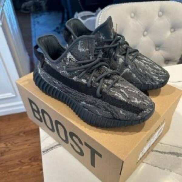 First Copy Adidas Yeezy Boost 350 V2 Marble Black Men’s Sneakers