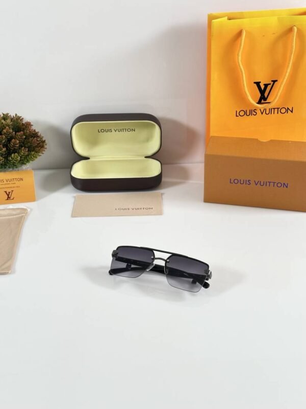 First Copy Louis Vuitton Black Aviator Frame Grey Gradient Men’s Sunglasses