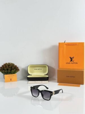 First Copy Louis Vuitton Black Square Frame Grey Gradient Men’s Sunglasses