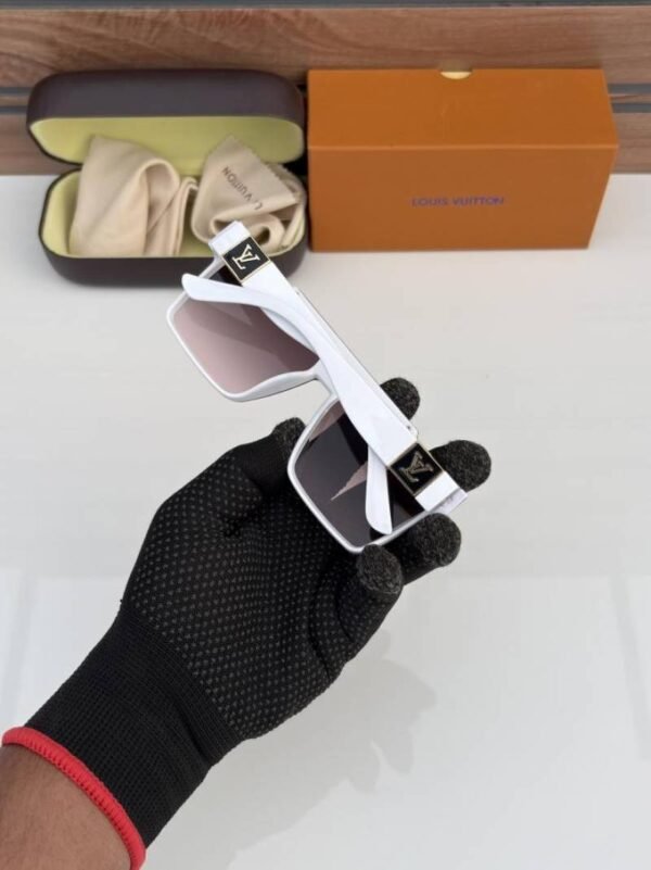 First Copy Louis Vuitton White Oversized Square Frame Brown Gradient Men’s Sunglasses