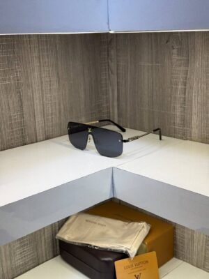 First Copy Louis Vuitton Black Square Frame Men’s Sunglasses