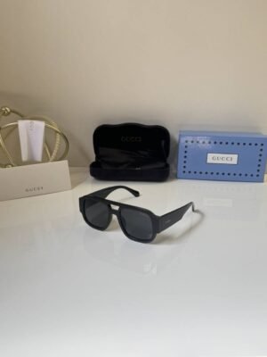 First Copy Gucci Wraparound Sunglasses Black Frame Grey Lens