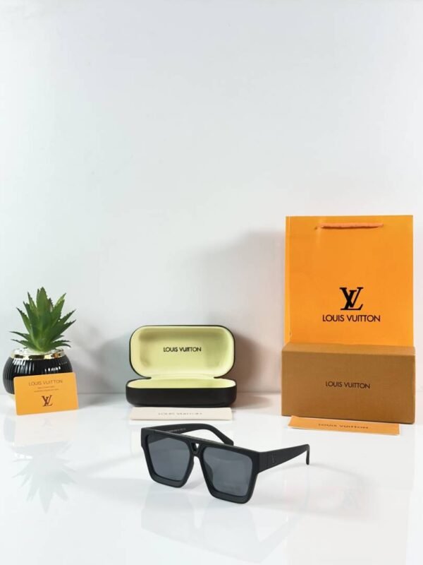 First Copy Louis Vuitton Black Square Frame Grey Lens Men’s Sunglasses