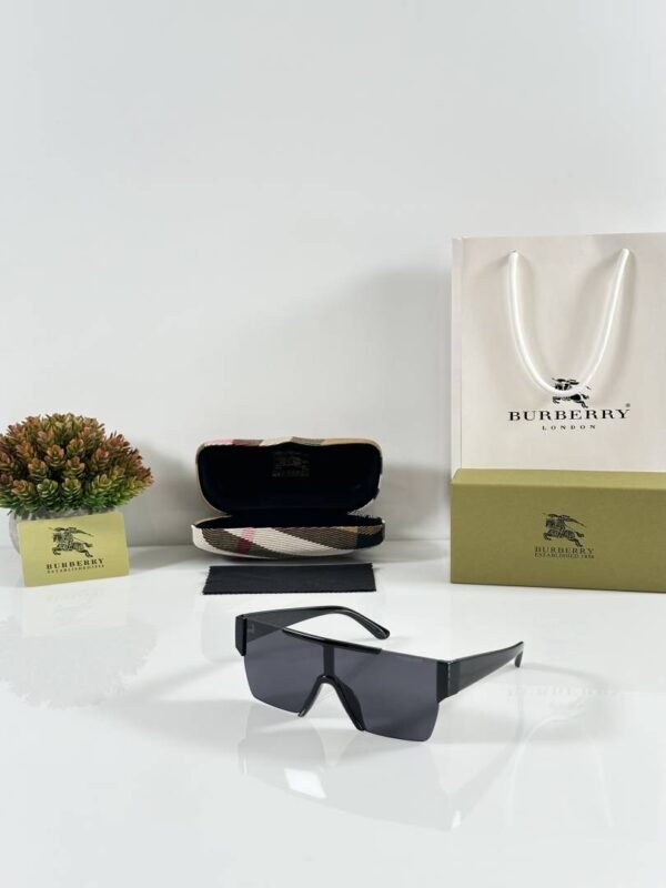 First Copy Burberry 8087 Black Sunglasses